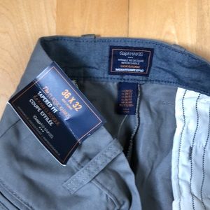 Men’s classic Gap Khakis pants